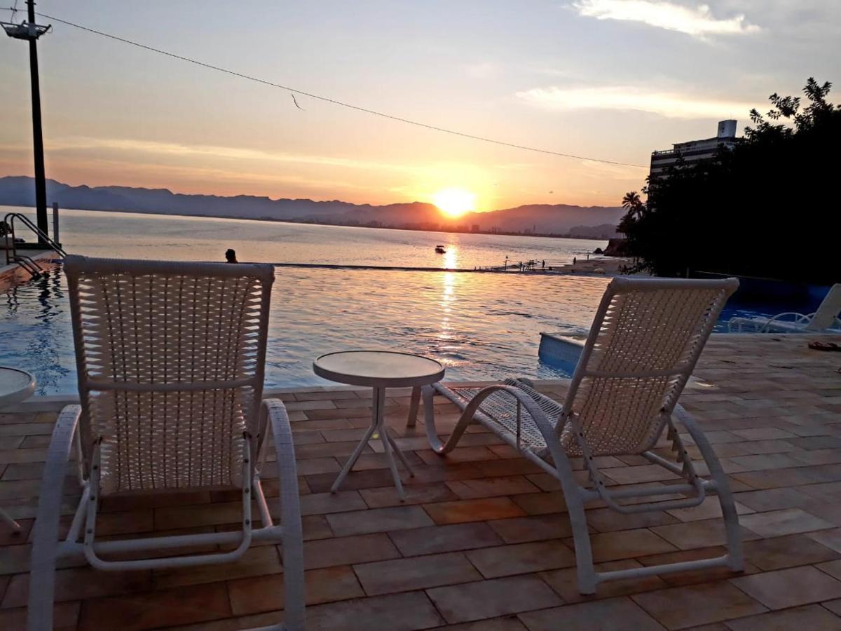 Apartamento pé na areia frente para o Mar e piscina na Prainha Caraguatatuba Exterior foto
