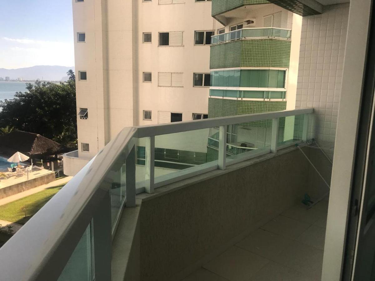 Apartamento pé na areia frente para o Mar e piscina na Prainha Caraguatatuba Exterior foto