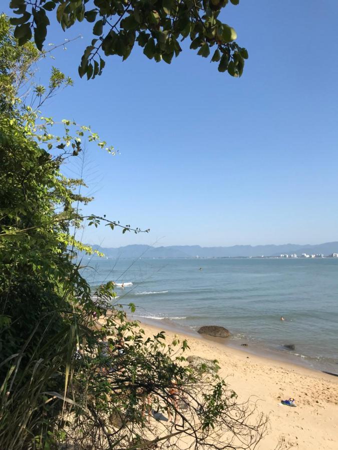 Apartamento pé na areia frente para o Mar e piscina na Prainha Caraguatatuba Exterior foto