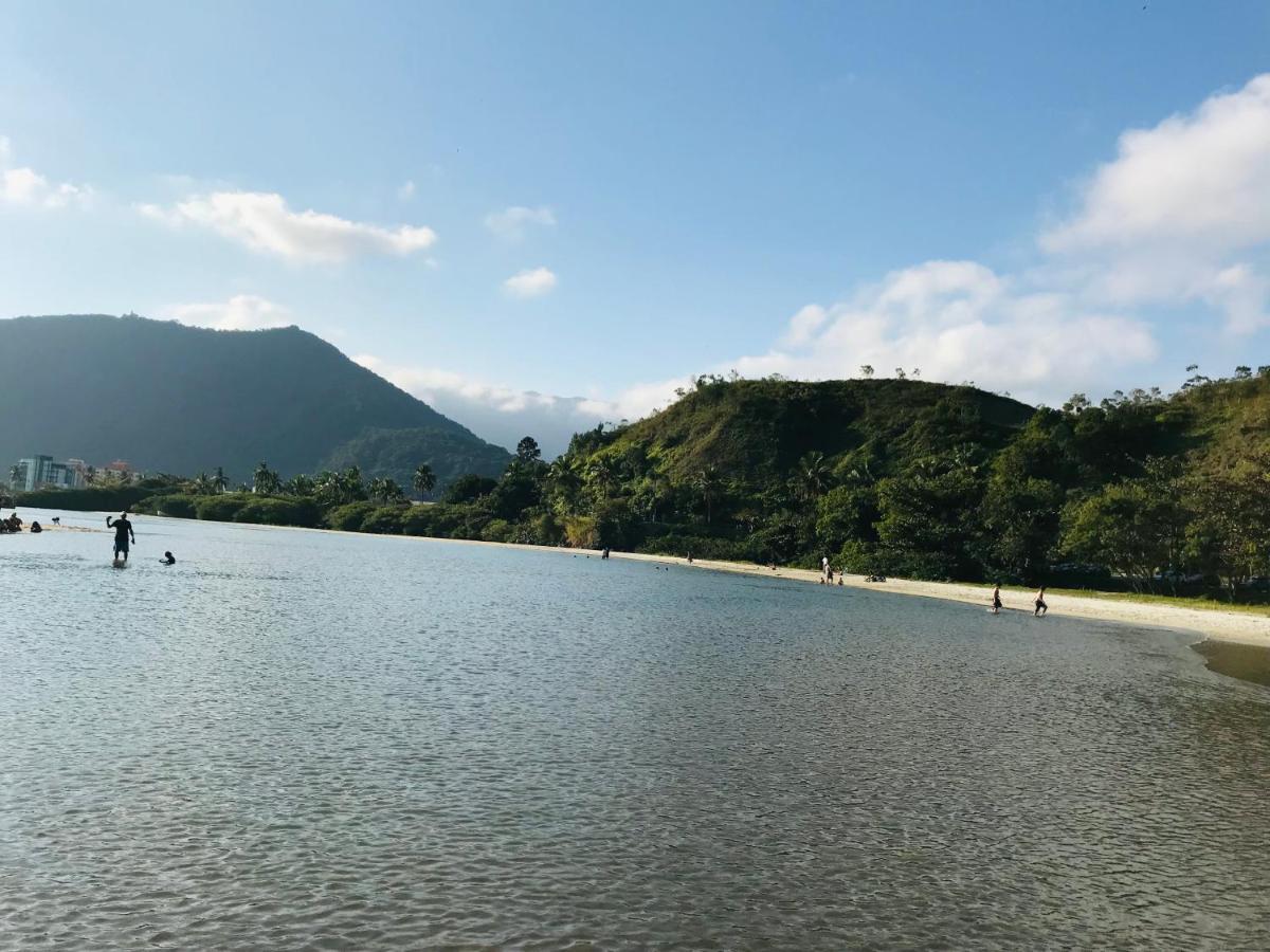 Apartamento pé na areia frente para o Mar e piscina na Prainha Caraguatatuba Exterior foto