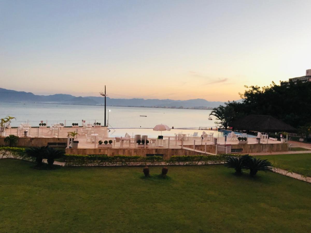 Apartamento pé na areia frente para o Mar e piscina na Prainha Caraguatatuba Exterior foto