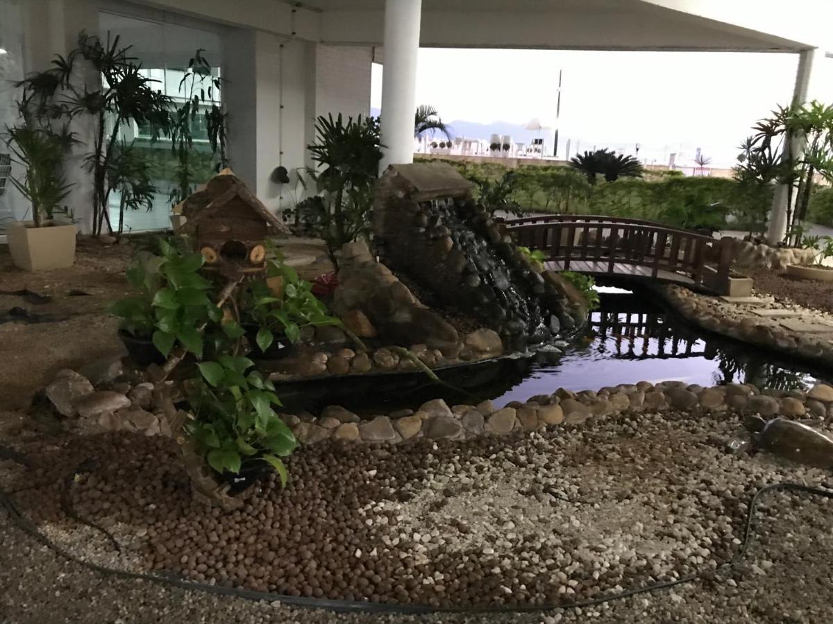 Apartamento pé na areia frente para o Mar e piscina na Prainha Caraguatatuba Exterior foto