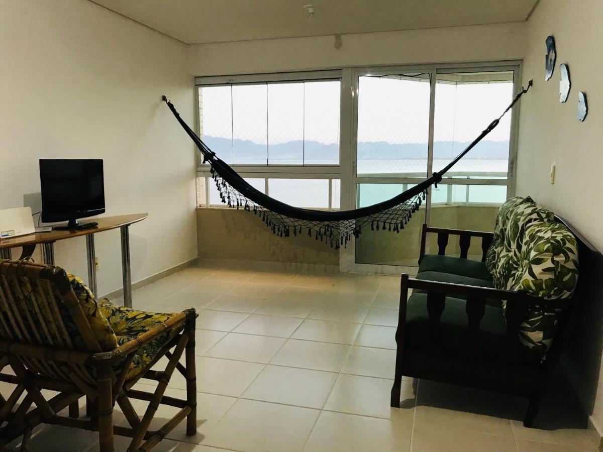 Apartamento pé na areia frente para o Mar e piscina na Prainha Caraguatatuba Exterior foto