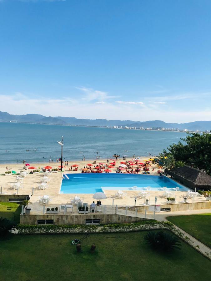 Apartamento pé na areia frente para o Mar e piscina na Prainha Caraguatatuba Exterior foto