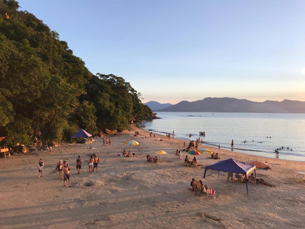 Apartamento pé na areia frente para o Mar e piscina na Prainha Caraguatatuba Exterior foto