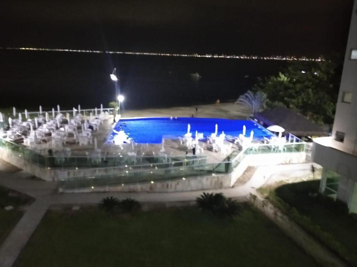 Apartamento pé na areia frente para o Mar e piscina na Prainha Caraguatatuba Exterior foto