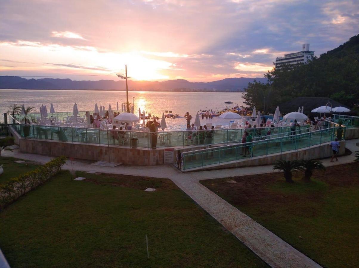 Apartamento pé na areia frente para o Mar e piscina na Prainha Caraguatatuba Exterior foto