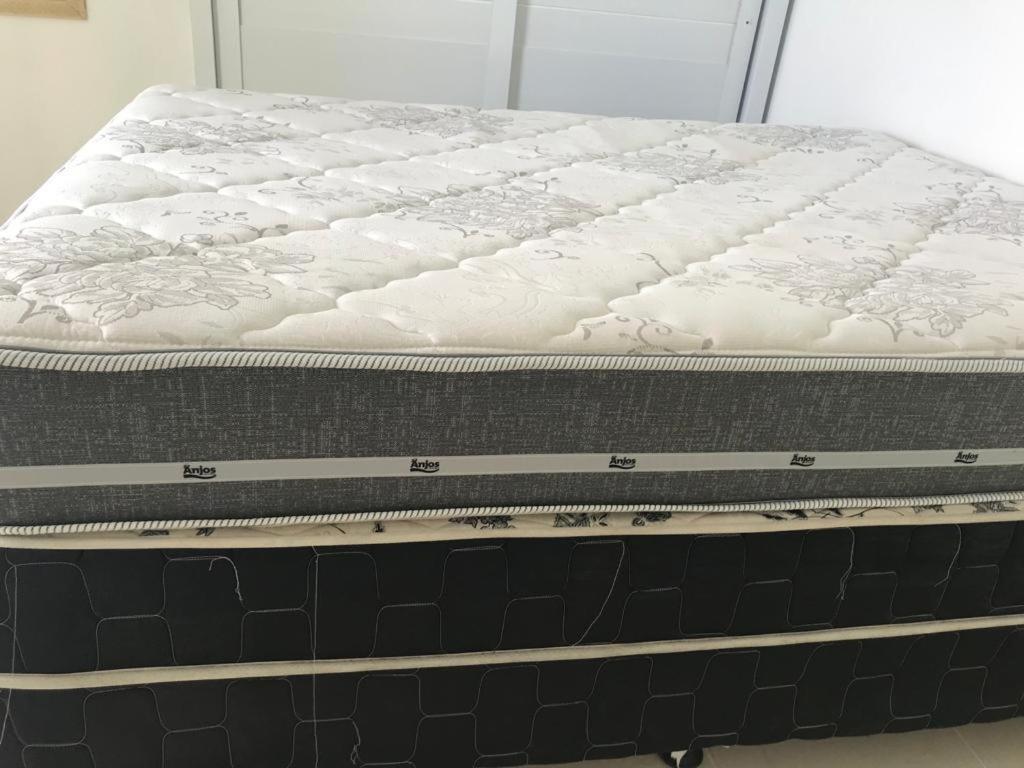 Apartamento pé na areia frente para o Mar e piscina na Prainha Caraguatatuba Exterior foto